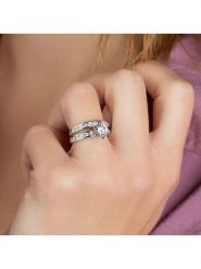 L'atelier précieux Srebrny pierścionek z cyrkoniami rozmiar: 68. Szare pierścionki l'Atelier precieux, z cyrkonią, srebrne. Za 239.99 zł.