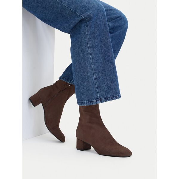 Botki GINO ROSSI. Brązowe botki Gino Rossi, bez wzorów, bez obcasa, na słupku, bez zapięcia. Za 329.99 zł.