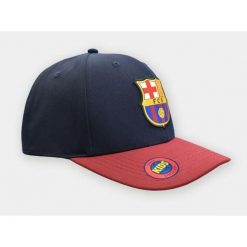 Czapka z daszkiem FC Barcelona Junior - oficjalna licencjonowana. Czarne czapki z daszkiem FC Barcelona, bez wzorów, sportowe. Za 99.00 zł.