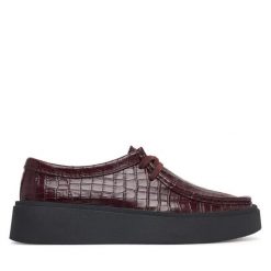 Półbuty Clarks. Czerwone półbuty wsuwane Clarks, bez wzorów, bez obcasa, na płaskiej podeszwie. Za 569.99 zł.