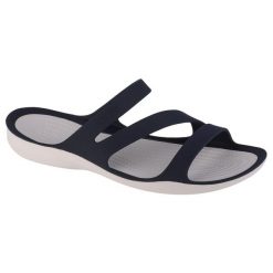 Klapki damskie Crocs Swiftwater. Szare klapki Crocs, bez wzorów, z materiału, bez obcasa, bez zapięcia. W wyprzedaży za 139.00 zł.