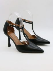 Bellucci Czółenka w kolorze czarnym z paskiem rozmiar: 38. Czarne czółenka Bellucci, bez wzorów, klasyczne, bez obcasa, na szpilce, bez zapięcia. Za 113.99 zł.