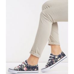 Czarne Trampki Catsi. Trampki marki Born2be. Za 39.99 zł.