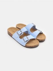 Klapki ze skórzaną wkładką - błękitny. Niebieskie klapki Sinsay, bez wzorów, bez obcasa, bez zapięcia. Za 39.99 zł.