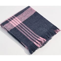 Szal w kratę - Granatowy. Szaliki i kominy marki B'TWIN. W wyprzedaży za 19.99 zł.