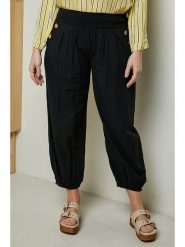 Curvy Lady Spodnie w kolorze czarnym rozmiar: 40/42. Czarne spodnie materiałowe Curvy Lady, bez wzorów, z materiału, klasyczne, z standardowym stanem. Za 140.53 zł.