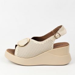 Beżowe skórzane sandały damskie na koturnie T.Sokolski L26-248. Brązowe sandały Sokolski, bez wzorów, z materiału, klasyczne, bez obcasa, na koturnie, bez zapięcia. Za 229.00 zł.