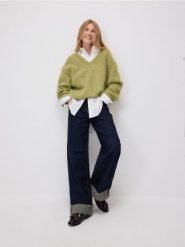 Sweter oversize - zielony. Zielone swetry Reserved, l, bez wzorów, z dzianiny, bez ramiączek. Za 129.99 zł.