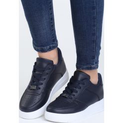 Granatowe Buty Sportowe Claim. Buty sportowe lifestyle marki KALENJI. Za 49.99 zł.
