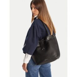 Torebka MICHAEL Michael Kors. Czarne torebki klasyczne MICHAEL Michael Kors, bez wzorów, klasyczne, bez dodatków. Za 1,579.00 zł.