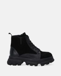 ZAMSZOWE BOTKI DAMSKIE 821229403 BLACK. Czarne botki Venezia, bez wzorów, ze skóry, bez obcasa, bez zapięcia. Za 289.00 zł.