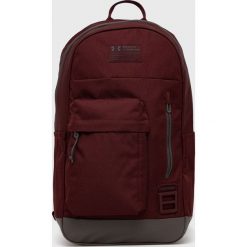 Under Armour plecak kolor bordowy duży z nadrukiem. Czerwone plecaki Under Armour, bez wzorów, do ręki, z nadrukiem, bez dodatków. Za 249.99 zł.
