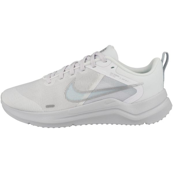 Tenisówki Nike Model Downshifter 12 Womens Kolor Biały. Białe trampki Nike, bez wzorów, z materiału, sportowe, bez zapięcia. Za 353.00 zł.
