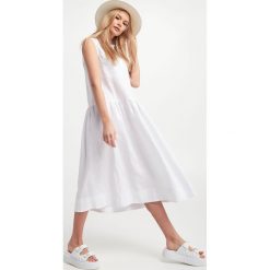 Sukienka Getto MAX MARA LEISURE. Białe sukienki Max Mara Leisure, bez wzorów, klasyczne, bez kołnierzyka, bez ramiączek. W wyprzedaży za 927.20 zł.
