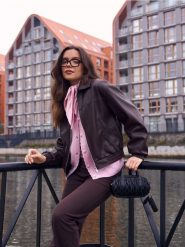 Kurtka bomberka z imitacji skóry - brązowy. Brązowe kurtki Sinsay, l, bez wzorów, ze skóry, bez kaptura. Za 89.99 zł.