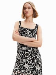 Desigual Sukienka codzienna Daisies 23SWVF01 Czarny Regular Fit. Czarne sukienki Desigual, na co dzień, l, bez wzorów, z bawełny, bez kołnierzyka, bez ramiączek, proste. Za 369.99 zł.