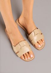 Ciemnobeżowe Klapki z Przeplataną Cholewką i Kwadratowym Noskiem Redirace. Brązowe klapki Born2be, bez wzorów, z jeansu, klasyczne, bez obcasa, na płaskiej podeszwie, bez zapięcia. Za 39.99 zł.