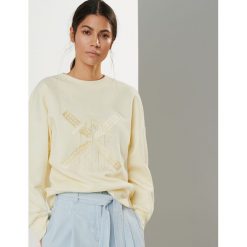 Bluza z obszernym haftem - Beżowy. Brązowe bluzy Reserved, l, bez wzorów, bez ramiączek, bez kaptura. W wyprzedaży za 99.99 zł.