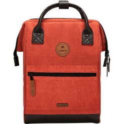 Cabaia plecak Adventurer kolor czerwony duży gładki. Czerwone plecaki Cabaia, bez wzorów, do ręki, bez dodatków. W wyprzedaży za 254.99 zł.