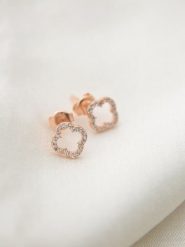 Lodie Silver Srebrne kolczyki-wkrętki z cyrkoniami rozmiar: onesize. Szare kolczyki Lodie Silver, z cyrkonią, srebrne. Za 46.45 zł.