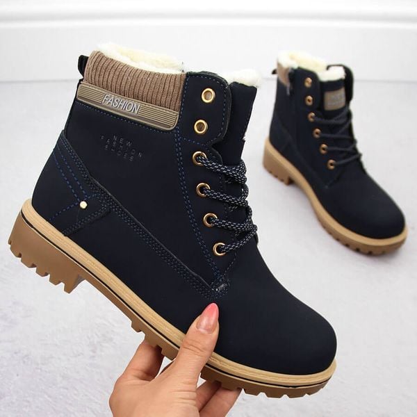 Trapery damskie botki granatowe Potocki 97301. Traperki POTOCKI, bez wzorów, ze skóry ekologicznej, bez obcasa, na platformie, bez zapięcia. Za 139.99 zł.