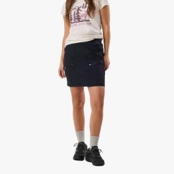 Spódnica turystyczna damska Swedemount Trondheim Trekking szybkoschnąca. Czarne spódnice SWEDEMOUNT, uniwersalny, bez wzorów. Za 249.99 zł.