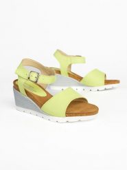 Zapato Skórzane sandały w kolorze zielonym na koturnie rozmiar: 39. Zielone sandały Zapato, bez wzorów, z otwartym noskiem, bez obcasa, na koturnie, bez zapięcia. Za 220.63 zł.