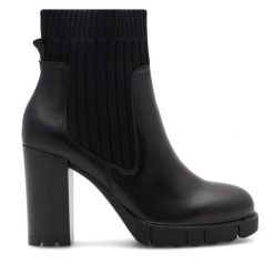Botki Sergio Bardi. Czarne botki Sergio Bardi, bez wzorów, bez obcasa, na słupku, bez zapięcia. Za 221.99 zł.
