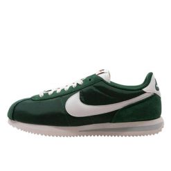 Buty do chodzenia dla dorosłych Nike Cortez Fir Green. Zielone buty treningowe Nike, bez wzorów, z gumy, bez zapięcia, do biegania, Nike Cortez. Za 910.70 zł.