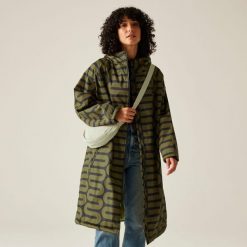 Szlafrok damski Orla. Zielone szlafroki damskie Regatta, bez wzorów, bez ramiączek. Za 549.99 zł.