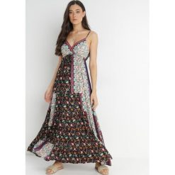 Czarna Sukienka Olynome. Czarne sukienki Born2be, l, bez wzorów, z wiskozy, boho, bez kołnierzyka, bez ramiączek, maxi, kopertowe. W wyprzedaży za 76.99 zł.