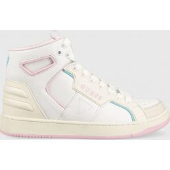 Guess sneakersy Basqet kolor biały. Białe buty sportowe lifestyle Guess, z aplikacjami, z gumy, sportowe, z okrągłym noskiem, bez zapięcia. Za 619.99 zł.