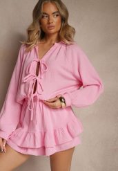 Różowy Kombinezon z Bawełny Ozdobiony Wiązaniem i Falbankami Nalelia. Czerwone sukienki Renee, na co dzień, bez wzorów, z bawełny, eleganckie, bez kołnierzyka, bez ramiączek, kopertowe. W wyprzedaży za 159.99 zł.