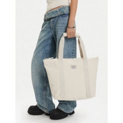 Torebka Guess Jeans. Białe shopper bag Guess Jeans, z aplikacjami, z jeansu, bez dodatków. Za 199.99 zł.
