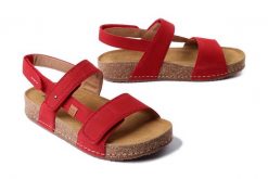 JOSEF SEIBEL 64902 381 400 Hannah 02 rot, sandały damskie. Czerwone sandały Josef Seibel, bez wzorów, bez obcasa, na płaskiej podeszwie, bez zapięcia. Za 279.92 zł.