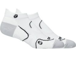Skarpetki Asics Court+. Białe skarpetki ASICS, bez wzorów, z materiału. Za 121.00 zł.
