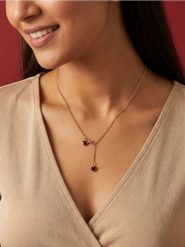 Naszyjnik z zawieszkami w kształcie serca - złoty. Żółte naszyjniki Sinsay, złote. Za 9.99 zł.