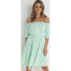 Miętowa Sukienka Laodereia. Zielone sukienki Born2be, l, bez wzorów, z tkaniny, bez kołnierzyka, bez ramiączek, mini, rozkloszowane. W wyprzedaży za 39.99 zł.