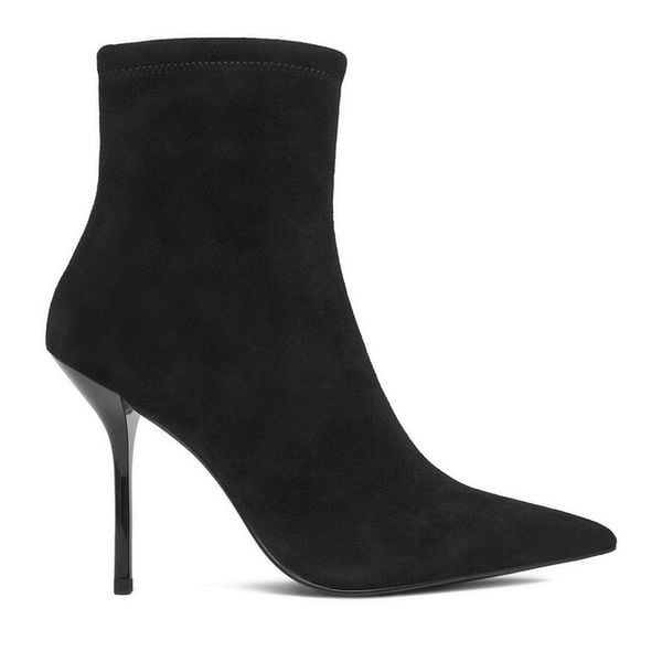 Botki Eva Minge. Czarne botki Eva Minge, bez wzorów, bez obcasa, na szpilce, bez zapięcia. Za 449.99 zł.