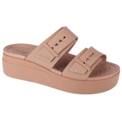 Klapki Crocs Brooklyn Low Wedge Sandal 207431-2Q9 beżowy. Brązowe klapki bez wzorów, sportowe, bez obcasa, na koturnie, bez zapięcia. Za 353.55 zł.