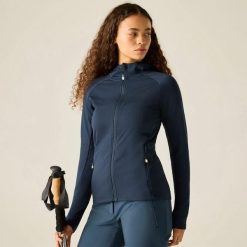 Damska bluza Ventura z kapturem i elastyczną warstwą pośrednią. Czerwone bluzy z kapturem Dare 2b, bez wzorów, z materiału, z kapturem, narciarskie. Za 345.00 zł.