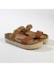 BACKSUN Skórzane klapki w kolorze jasnobrązowym rozmiar: 42. Brązowe klapki Backsun, bez wzorów, klasyczne, z otwartym noskiem, bez obcasa, na platformie, bez zapięcia. Za 117.99 zł.