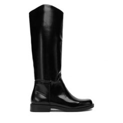 Kozaki DeeZee. Czarne kozaki DeeZee, bez wzorów, bez obcasa, na płaskiej podeszwie, bez zapięcia. Za 259.99 zł.