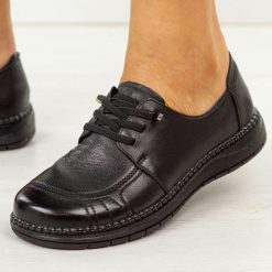 Czarne skórzane półbuty damskie Vinceza 107240. Czarne półbuty wsuwane VINCEZA, na jesień, bez wzorów, z dzianiny, casualowe, z okrągłym noskiem, bez obcasa, na płaskiej podeszwie. Za 239.00 zł.