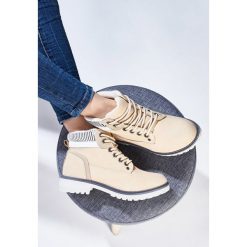 Beżowe Traperki Fashion Casual. Traperki marki Born2be. Za 49.99 zł.