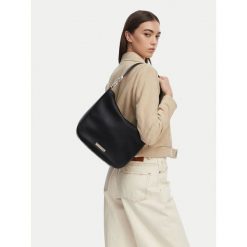 Torebka KARL LAGERFELD. Czarne torebki klasyczne KARL LAGERFELD, bez wzorów, klasyczne, bez dodatków. Za 849.99 zł.