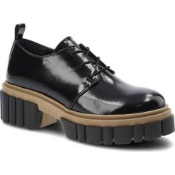 Czarne Półbuty Chebello Damskie Eleganckie Obuwie. Czarne półbuty wsuwane CheBello, bez wzorów, z lakierowanej skóry, eleganckie, bez obcasa. Za 269.00 zł.