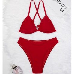 Bikini usztywniane z figami plażowe odporne na słońce i wodę Cassondra. Czerwone bikini Intica, bez wzorów, z materiału, klasyczne. W wyprzedaży za 129.00 zł.