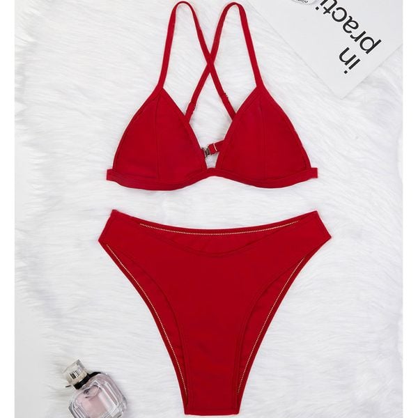 Bikini usztywniane z figami plażowe odporne na słońce i wodę Cassondra. Czerwone bikini Intica, bez wzorów, z materiału, klasyczne. W wyprzedaży za 129.00 zł.