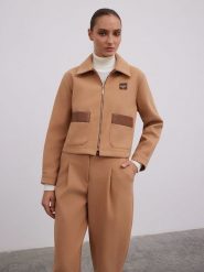 BGN Kurtka przejściowa w kolorze jasnobrązowym rozmiar: 38. Brązowe kurtki BGN, bez wzorów, z wełny, bez kaptura. Za 339.37 zł.